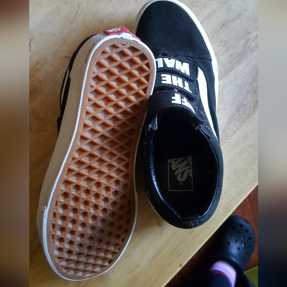Vans - Picture 2 of 2